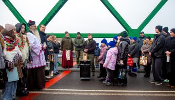 Przekazanie Światła ukraińskim Skautom Zosin-Uściług Przekazanie Światła ukraińskim Skautom Zosin-Uściług