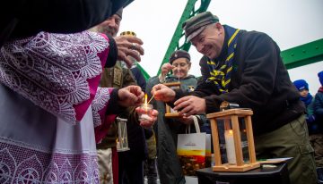 Przekazanie Światła ukraińskim Skautom Zosin-Uściług Przekazanie Światła ukraińskim Skautom Zosin-Uściług